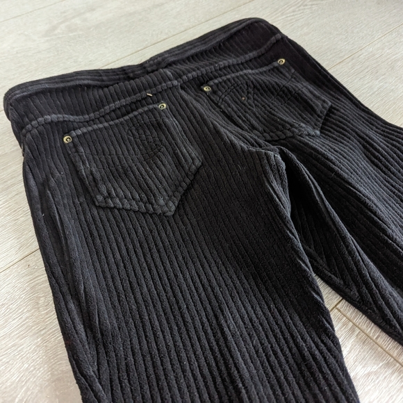 HUE Super Stretch Whale Corduroy Leggings - Picture 3 of 5